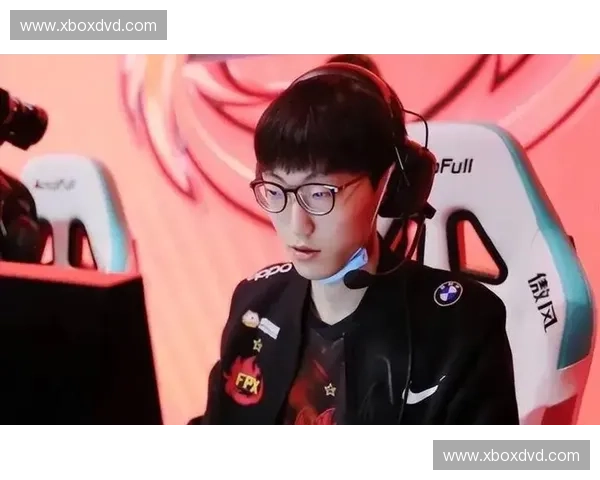 《LOL春晚盛典：电竞与文化融合的年度狂欢，玩家与明星同台竞技》